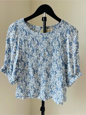 MELLODAY textured peasant Blue and White Floral Smocked Puff Sleeve Blouse M